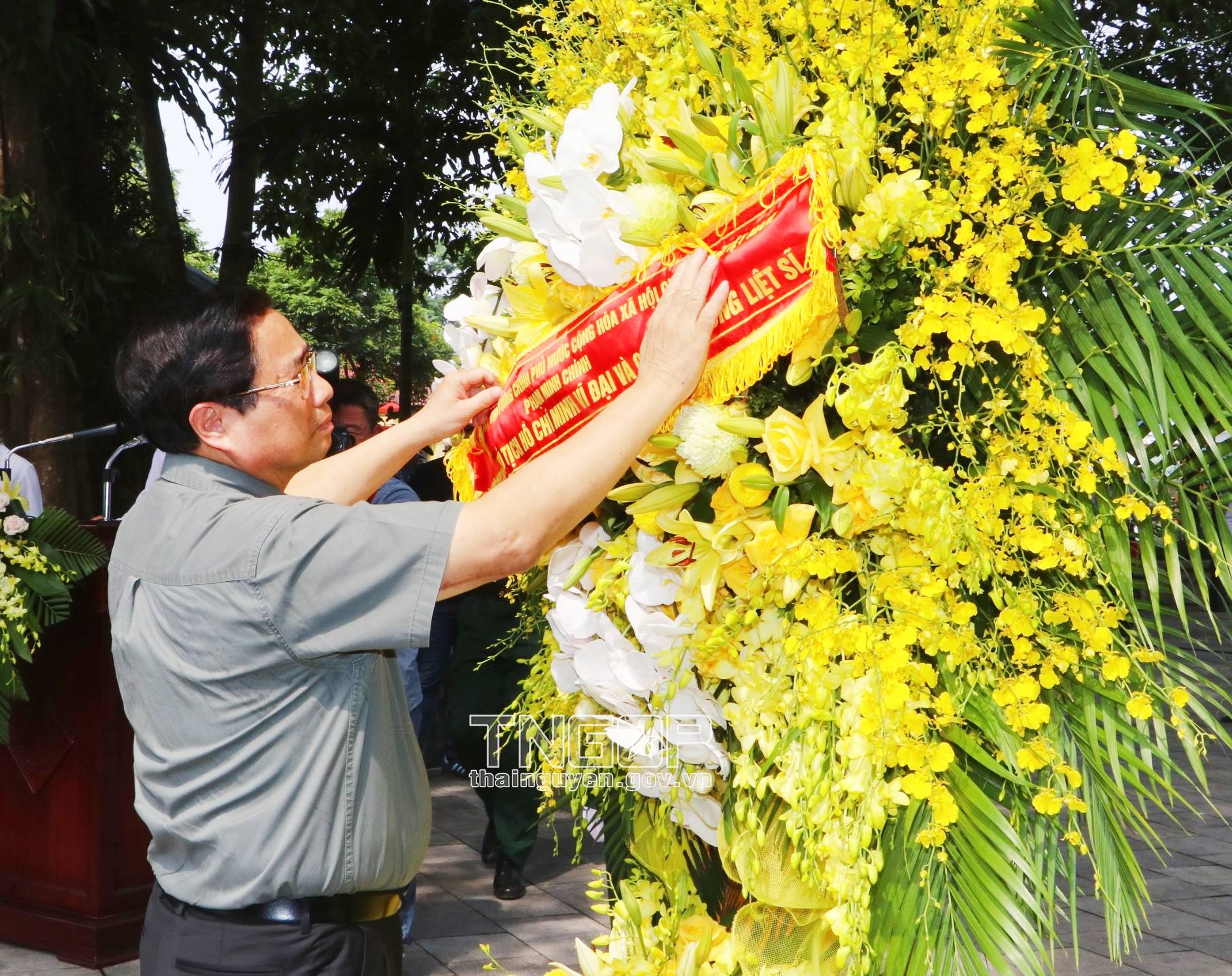 Image Bùi Vĩ Hào image beautiful image beautiful image beautiful image beautiful image beautiful image beautiful image beautiful image beautiful image beautiful image beautiful - Prime Minister Pham Minh Chinh offers incense at the national ...