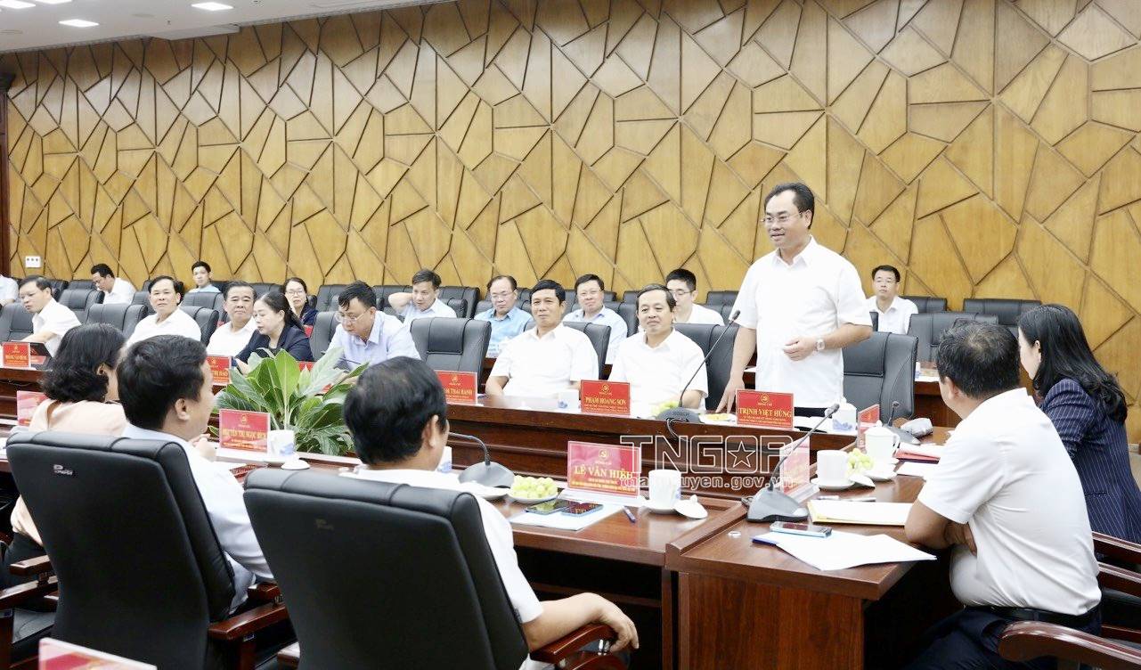 Đồng chí Trịnh Việt Hùng, Phó Bí thư Tỉnh ủy, Chủ tịch UBND tỉnh Thái Nguyên phát biểu tại buổi làm việc Đồng chí Trịnh Việt Hùng, Phó Bí thư Tỉnh ủy, Chủ tịch UBND tỉnh Thái Nguyên phát biểu tại buổi làm việc