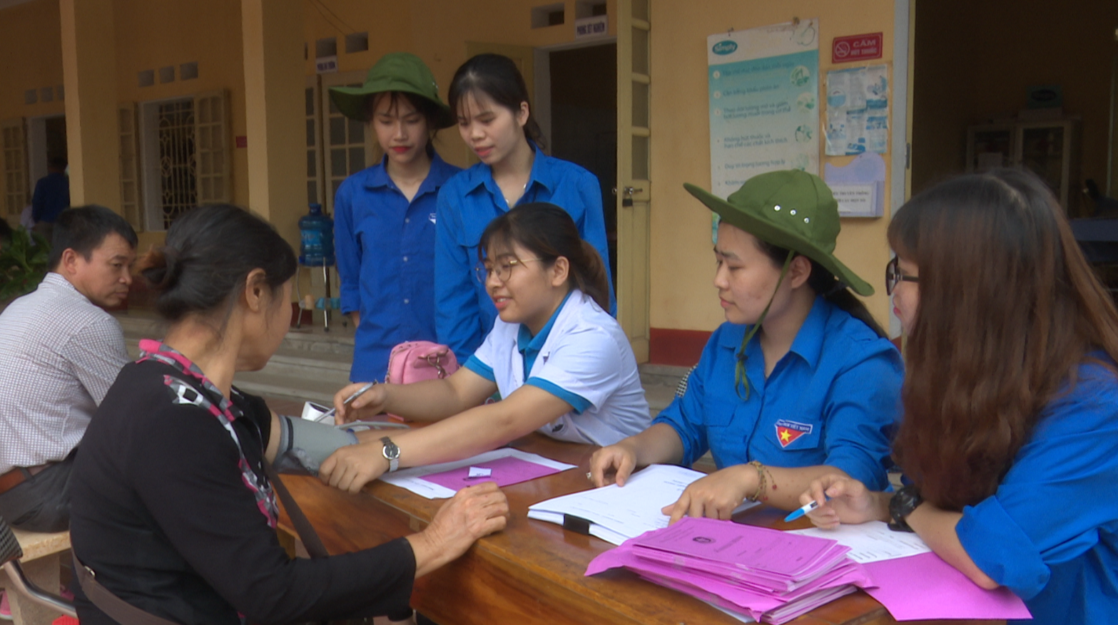 Thân thương màu áo xanh tình nguyện - Văn hóa - Xã hội - Cổng ...