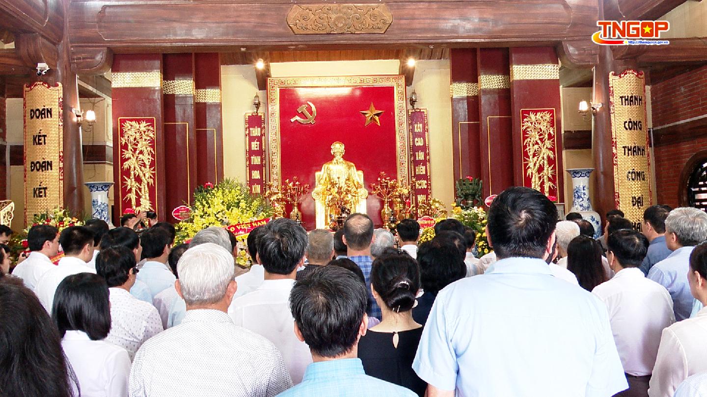 Đoàn đại biểu Hội Nhà báo Việt Nam về nguồn